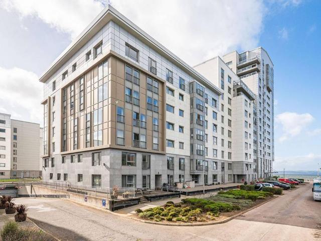 Flat for sale in Newhaven, Leith