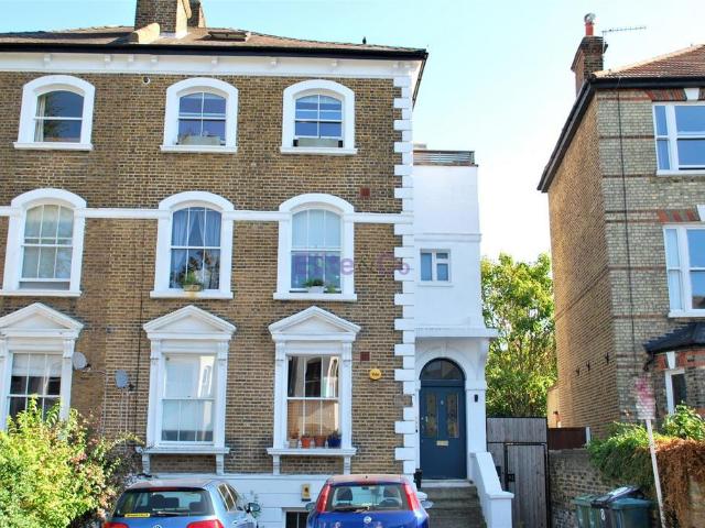 Flat for sale in Tulse Hill, Greater London