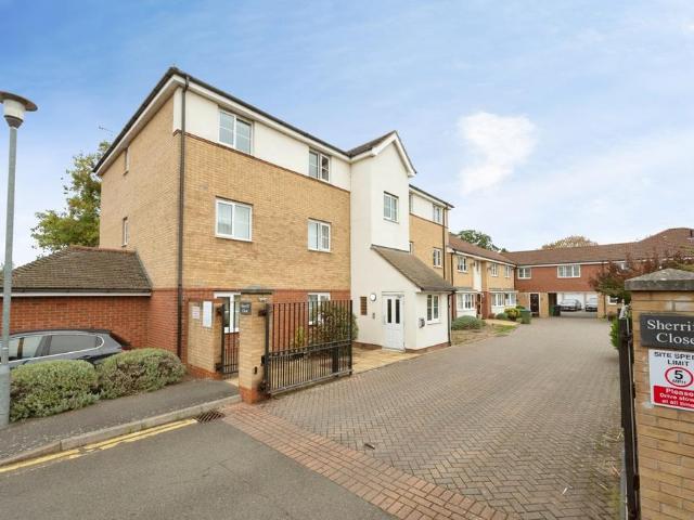 Flat for sale in Esher, Elmbridge