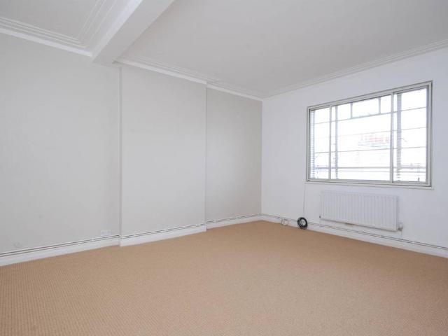 Flat for sale in South Kensington, Isle Of Man