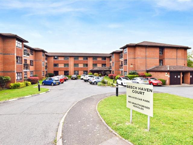 Flat for sale in Crayford, Greater London