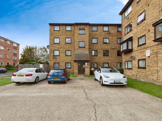 Flat for sale in Greater London