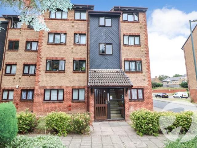 Flat for sale in Northumberland Heath, Greater London