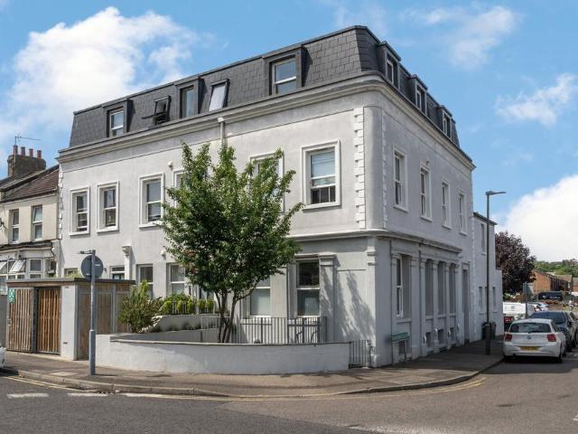Flat for sale in Anerley, Greater London