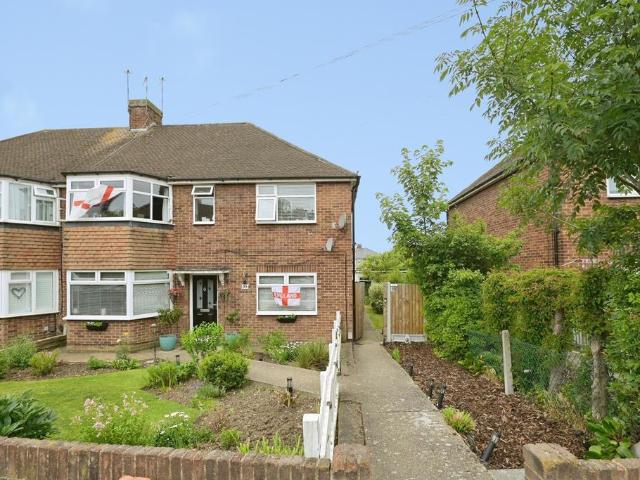 Flat for sale in Collier Row, Greater London