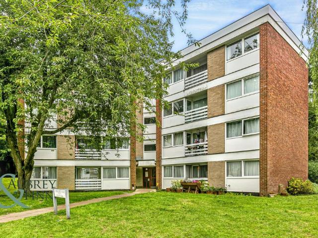 Flat for sale in St Albans, Five Acres