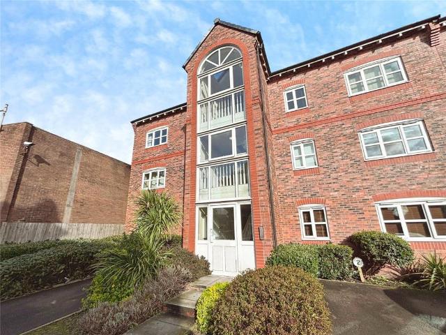 Flat for sale in Lee Bank, Greater Manchester