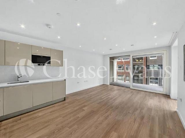 Flat for sale in Browning Estate, Greater London