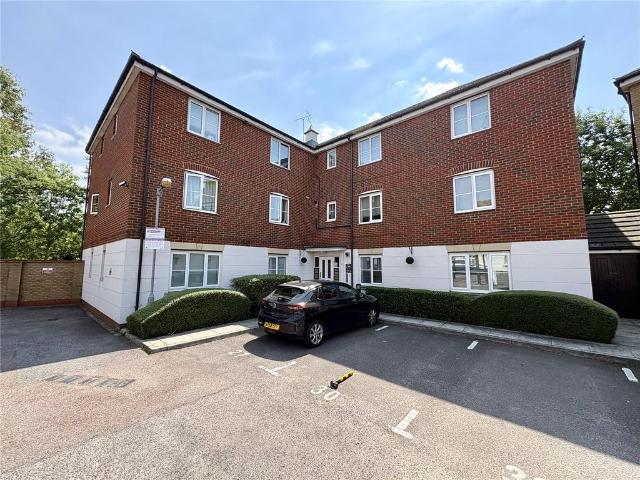 Flat for sale in Badgers Dene, Grays