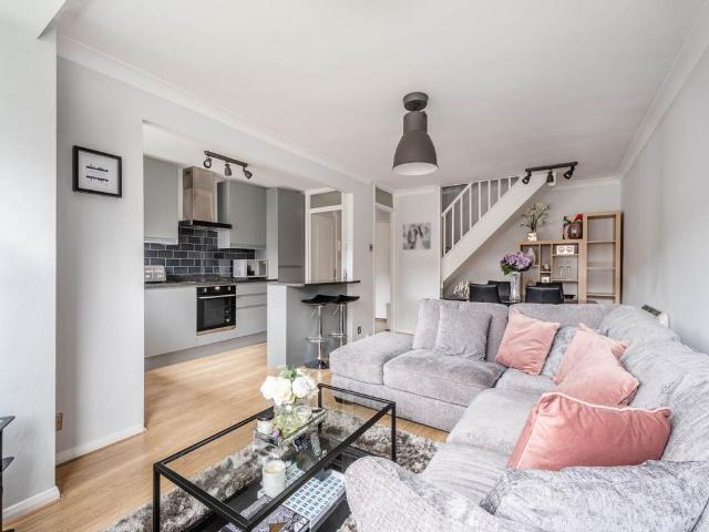 Flat for sale in London Borough of Redbridge, Greater London