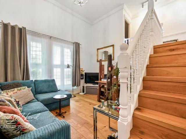 Flat for sale in Limehouse, Greater London