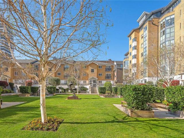 Flat for sale in Battersea, Greater London