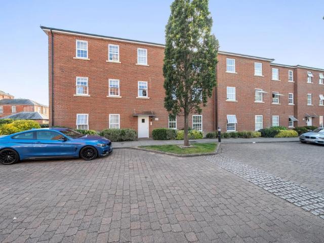 Flat for sale in Hampshire