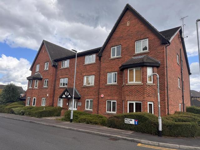 Flat for sale in Farsley, West Yorkshire