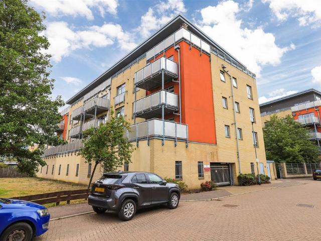 Flat for sale in Romsey, Cambridge