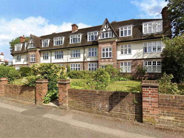 Flat for sale in Royal Borough of Kingston upon Thames, Greater London