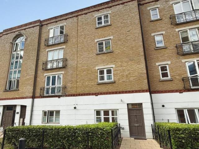 Flat for sale in London Borough of Tower Hamlets, Greater London