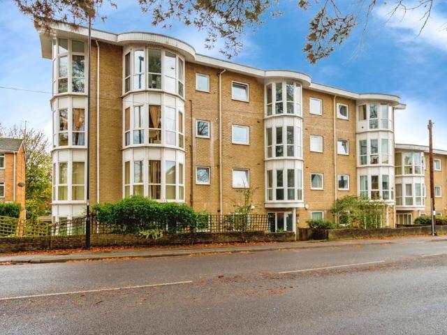 Flat for sale in Bassett, City Of Southampton