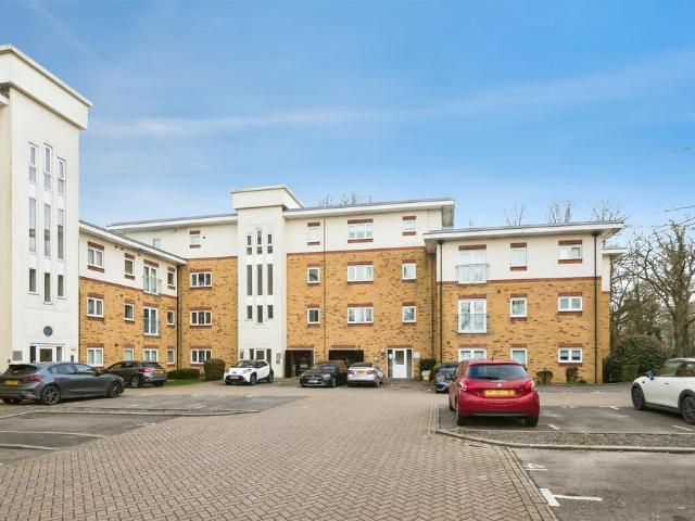 Flat for sale in Broadfield, Glynde