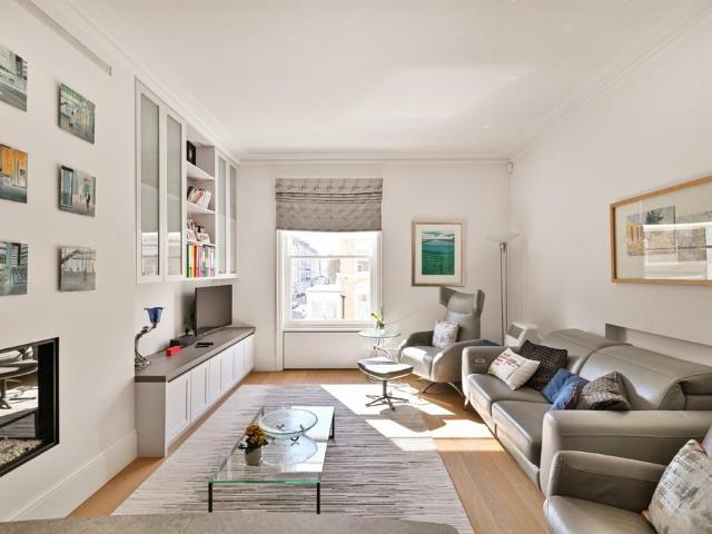 Flat for sale in South Kensington, Greater London
