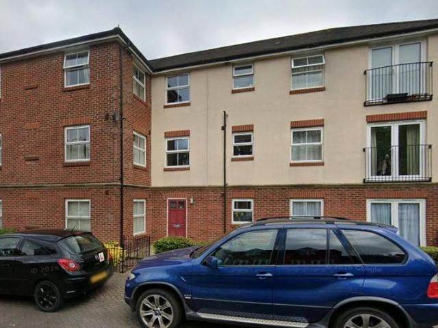 Flat for sale in Kennington Lees, Bridgefield