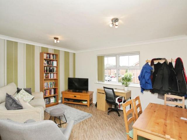 Flat for sale in Eastern Green, West Midlands