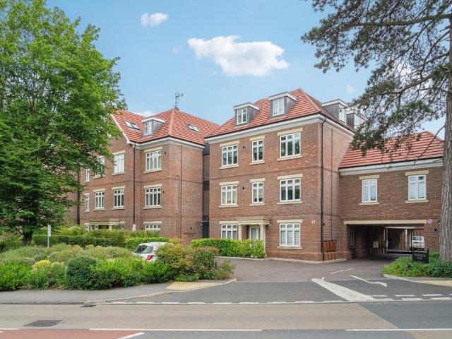 Flat for sale in Northwood, Greater London