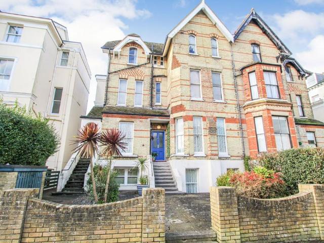 Flat for sale in Folkestone
