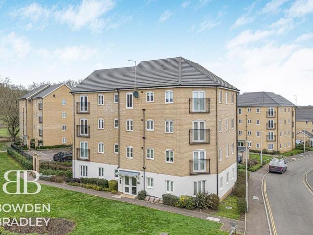 Flat for sale in London Borough of Redbridge, Greater London