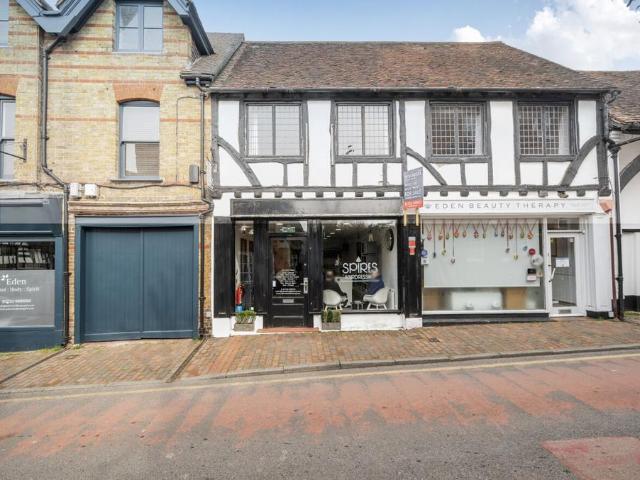 Flat for sale in The Butts, Kent