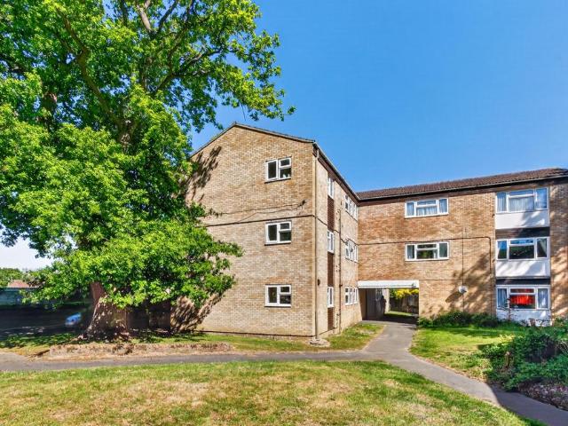 Flat for sale in Hanworth, Bracknell