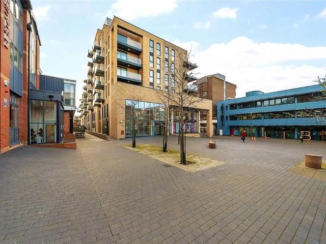 Flat for sale in Goddington, Greater London