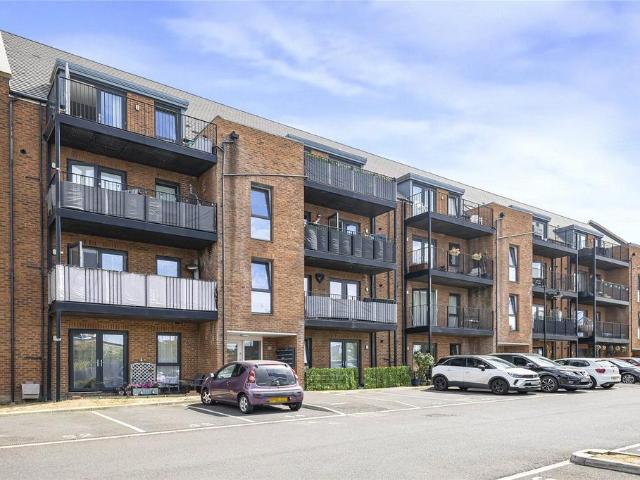 Flat for sale in Strood