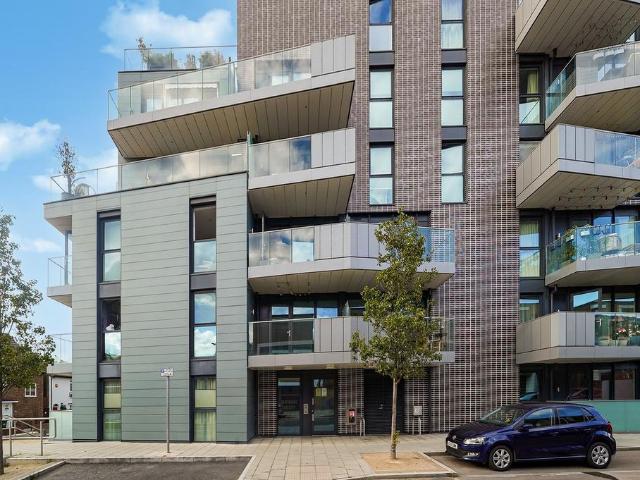Flat for sale in Royal Borough of Greenwich, Greater London