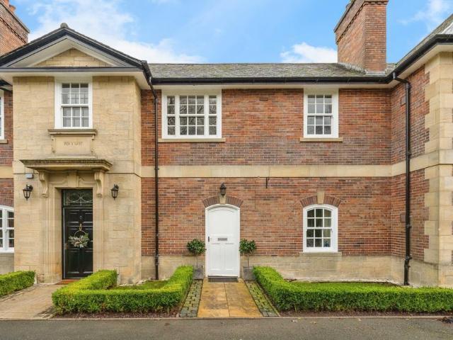 Flat for sale in Minera, Wales