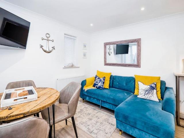 Flat for sale in Penbeagle, Cornwall