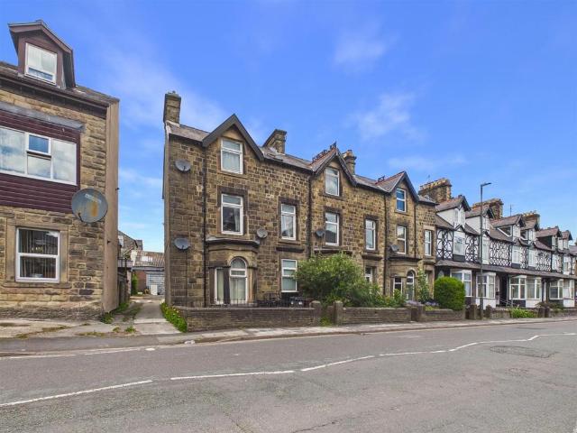 Flat for sale in Charlesworth, East Midlands
