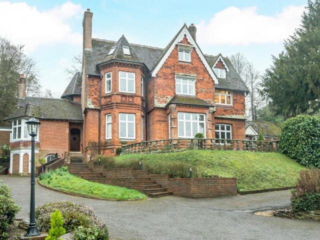 Flat for sale in Witley, Fole