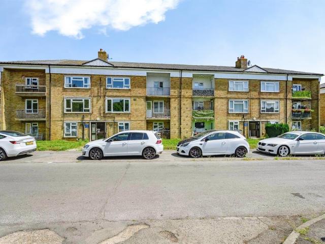 Flat for sale in Pouchen End, Hertfordshire