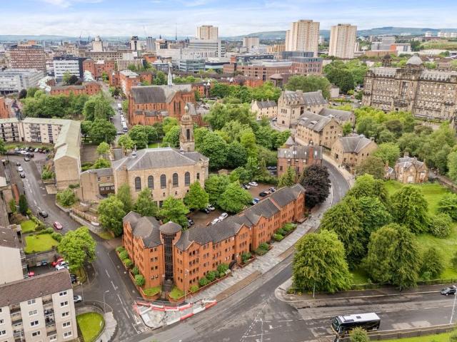Flat for sale in Calton, Scotland