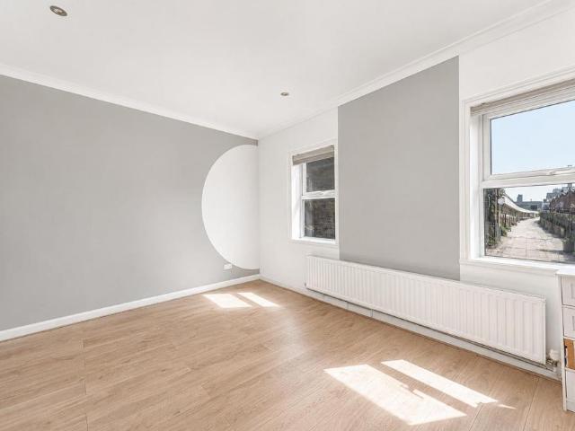 Flat for sale in Bermondsey, Greater London