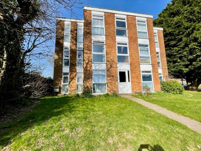 Flat for sale in Spring Park, Luton