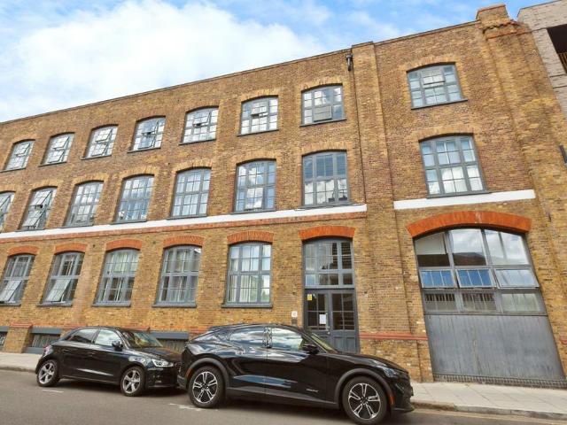 Flat for sale in Limehouse, Greater London