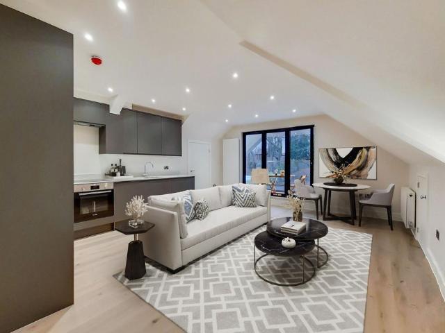 Flat for sale in London Borough of Croydon, Purley
