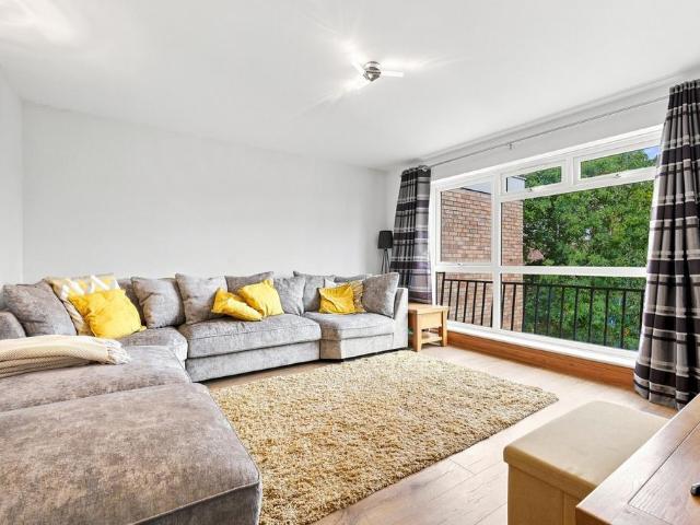 Flat for sale in Alton Barnes, Essex