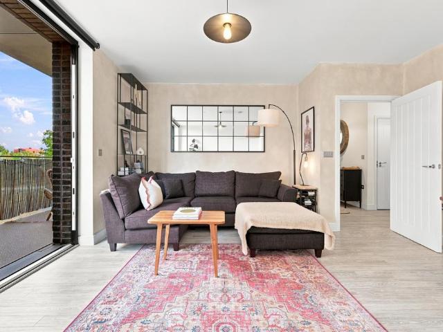 Flat for sale in Old Ford, Bow
