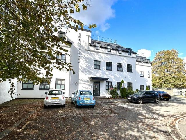 Flat for sale in Cheadle, Greater Manchester