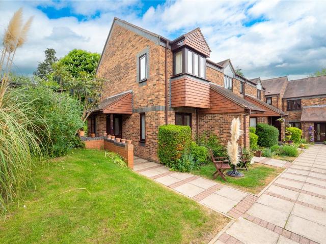 Flat for sale in St Albans, Five Acres