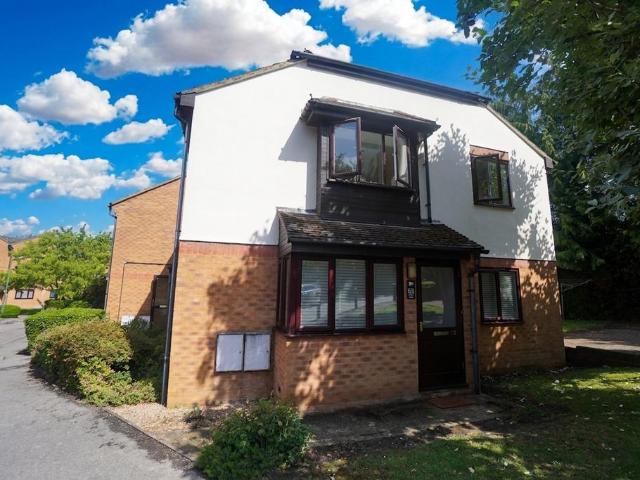 Flat for sale in Wooburn, Loudwater