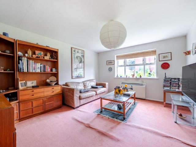 Flat for sale in Furzedown, Greater London